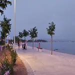 In Near Male Vrulje *