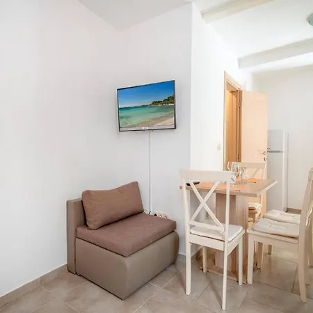 In Near Male Vrulje *