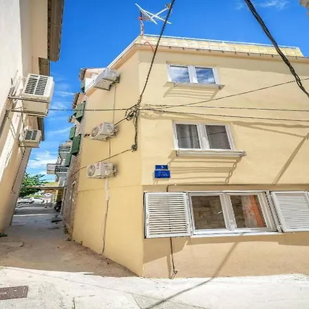 公寓 In Near Male Vrulje