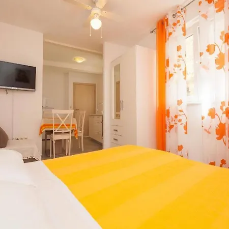 In Near Male Vrulje Vodice