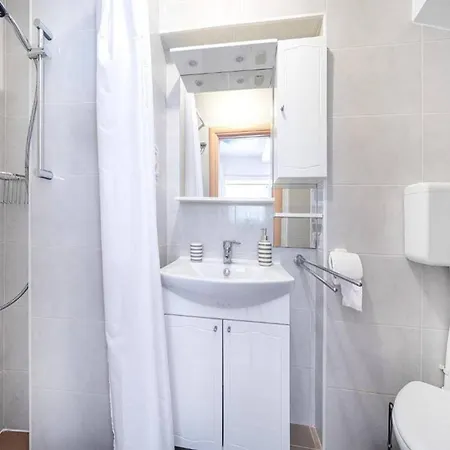 In Near Male Vrulje Apartman *