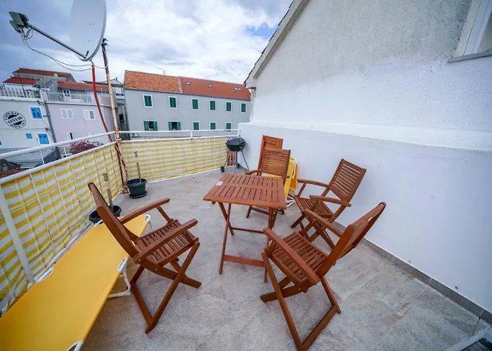 In Near Male Vrulje Apartman *